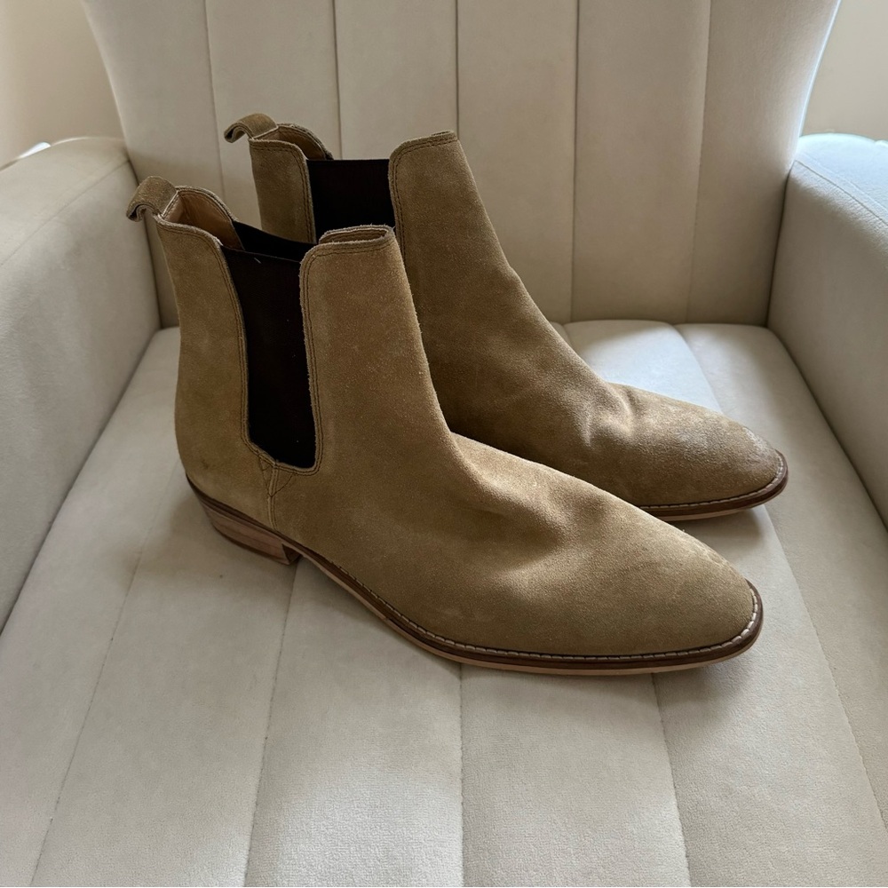 Urban Outfitters Men's Chelsea boots in tad suede leather - US M 10